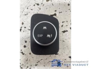 Gebruikte ESP Schakelaar Renault Captur (2R) 1.2 TCE 16V EDC Prijs € 140,00 Margeregeling aangeboden door Het Viaduct