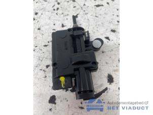 Używane Rózne Renault Captur (2R) 1.2 TCE 16V EDC Cena € 60,00 Procedura marży oferowane przez Het Viaduct