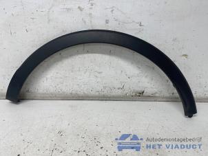 Gebruikte Spatbordverbreder Renault Captur (2R) 1.2 TCE 16V EDC Prijs € 30,00 Margeregeling aangeboden door Het Viaduct