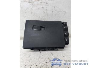 Używane Schowek w desce rozdzielczej BMW M135 (F40) M135i xDrive 2.0 TwinPower 16V Cena € 120,00 Procedura marży oferowane przez Het Viaduct