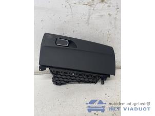 Używane Schowek w desce rozdzielczej BMW M1 (F21) M140i 3.0 24V Cena € 50,00 Procedura marży oferowane przez Het Viaduct