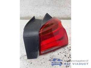 Gebruikte Achterlicht rechts BMW M1 (F21) M140i 3.0 24V Prijs € 170,00 Margeregeling aangeboden door Het Viaduct