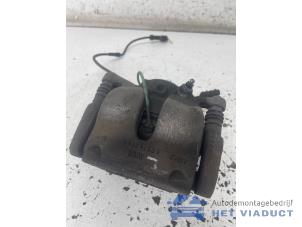 Używane Zacisk hamulcowy lewy przód BMW 1 serie (F40) 118d 2.0 16V Cena € 60,00 Procedura marży oferowane przez Het Viaduct