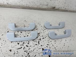 Begagnade Handtagsset Peugeot 308 SW (L4/L9/LC/LJ/LR) 1.5 BlueHDi 100 Pris € 50,00 Marginaltabell erbjuds av Het Viaduct