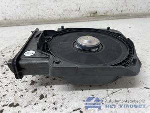 Gebruikte Subwoofer BMW 1 serie (F40) 118d 2.0 16V Prijs € 40,00 Margeregeling aangeboden door Het Viaduct