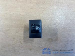 Gebruikte Schakelaar Koplamp Ihv Toyota Aygo (B40) 1.0 12V VVT-i Prijs € 10,00 Margeregeling aangeboden door Het Viaduct