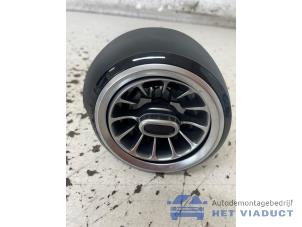 Begagnade Luftmunstycke, instrumentbräda Mercedes A (177.0) 1.3 A-180 Turbo 16V Pris € 30,00 Marginaltabell erbjuds av Het Viaduct