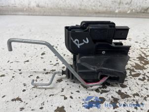 Begagnade Dörrlåsmekanism, 2-dörrars, höger Kia Picanto (TA) 1.0 12V Pris € 70,00 Marginaltabell erbjuds av Het Viaduct