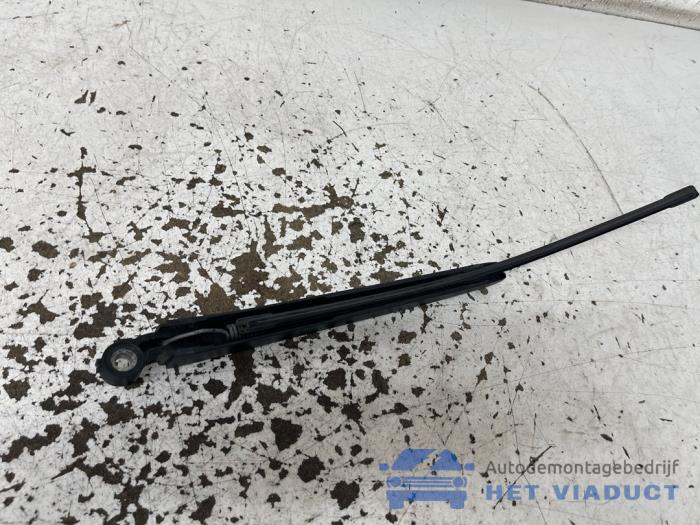 Bakre torkararm från en Skoda Superb Combi (3V5) 2.0 TDI 4x4 2018