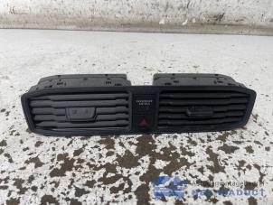 Gebruikte Luchtrooster Dashboard Volkswagen Caddy IV 2.0 TDI 102 Prijs € 35,00 Margeregeling aangeboden door Het Viaduct