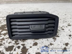 Gebruikte Luchtrooster Dashboard Volkswagen Caddy IV 2.0 TDI 102 Prijs € 20,00 Margeregeling aangeboden door Het Viaduct