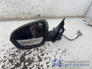 Używane Lusterko zewnetrzne lewe Dacia Duster (DJF) 1.6 Hybrid 140 16V Cena € 250,00 Procedura marży oferowane przez Het Viaduct