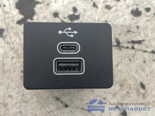 Begagnade AUX/USB-anslutning Ford Focus 4 Wagon 1.0 EcoBoost 12V Hybrid 155 Pris € 25,00 Marginaltabell erbjuds av Het Viaduct