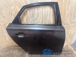 Używane Drzwi prawe tylne wersja 4-drzwiowa Audi A8 (D4) 4.2 TDI V8 32V Quattro Cena € 450,00 Procedura marży oferowane przez Het Viaduct