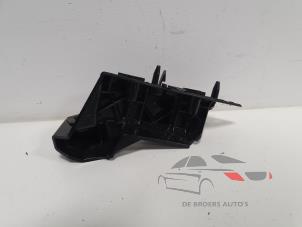 Begagnade Stötfångarfäste, vänster fram Ford Focus 4 1.0 Ti-VCT EcoBoost 12V 100 Pris € 30,00 Marginaltabell erbjuds av De Broers Auto's