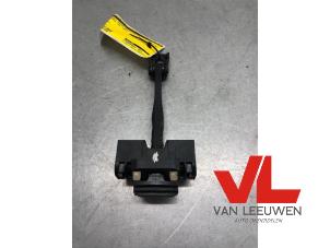 Gebruikte Deurvanger 4Deurs rechts-achter BMW 3 serie Gran Turismo (F34) 320d xDrive 2.0 16V Prijs € 21,00 Margeregeling aangeboden door Van Leeuwen Auto Onderdelen