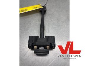 Begagnade Främre dörrstopp, 4-dörrars, vänster BMW 3 serie Gran Turismo (F34) 320d xDrive 2.0 16V Pris € 16,00 Marginaltabell erbjuds av Van Leeuwen Auto Onderdelen