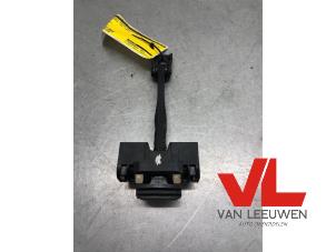 Gebruikte Deurvanger 4Deurs rechts-achter BMW 3 serie Gran Turismo (F34) 320d xDrive 2.0 16V Prijs € 21,00 Margeregeling aangeboden door Van Leeuwen Auto Onderdelen