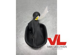 Begagnade Växelspaksskydd Volkswagen Caddy III (2KA,2KH,2CA,2CH) 2.0 SDI Pris € 11,50 Marginaltabell erbjuds av Van Leeuwen Auto Onderdelen