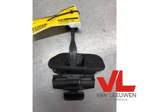 Begagnade Dörrstopp, 4-dörrars, höger bak Ford Focus 3 1.0 Ti-VCT EcoBoost 12V 100 Pris € 9,00 Marginaltabell erbjuds av Van Leeuwen Auto Onderdelen