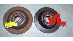 Begagnade Bakre bromsskiva Ford Focus 4 Wagon Pris € 47,50 Marginaltabell erbjuds av Van Leeuwen Auto Onderdelen