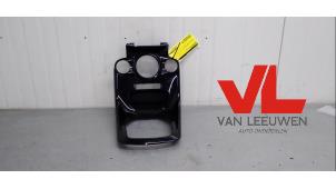 Gebruikte Dashboard deel Ford Fiesta 6 (JA8) 1.0 EcoBoost 12V 100 Prijs € 13,50 Margeregeling aangeboden door Van Leeuwen Auto Onderdelen