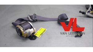 Begagnade Bältessträckare, höger Toyota Land Cruiser 90 (J9) 3.0 TD Pris € 32,50 Marginaltabell erbjuds av Van Leeuwen Auto Onderdelen