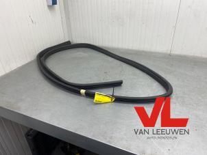 Begagnade Dörrtätning, 2-dörrars, höger Ford Focus 2 1.6 16V Pris € 13,50 Marginaltabell erbjuds av Van Leeuwen Auto Onderdelen