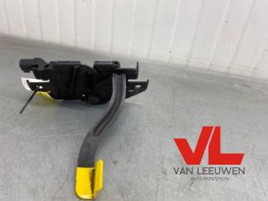 Gebruikte Slotmechaniek Motorkap Ford C-Max (DXA) 1.6 SCTi 16V Prijs € 18,00 Margeregeling aangeboden door Van Leeuwen Auto Onderdelen