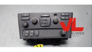 Gebruikte Kachel Bedieningspaneel Volvo V70 (SW) 2.4 D5 20V Prijs € 25,00 Margeregeling aangeboden door Van Leeuwen Auto Onderdelen