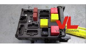 Begagnade Säkringsbox Renault Espace (JK) 3.5 V6 24V Grand Espace Pris € 50,00 Marginaltabell erbjuds av Van Leeuwen Auto Onderdelen
