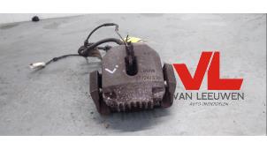 Używane Zacisk hamulcowy lewy przód BMW 3 serie Touring (E91) 330d 24V Cena € 25,00 Procedura marży oferowane przez Van Leeuwen Auto Onderdelen