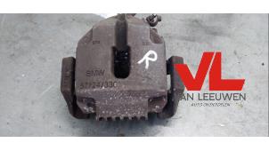 Używane Zacisk hamulcowy prawy przód BMW 3 serie Touring (E91) 330d 24V Cena € 25,00 Procedura marży oferowane przez Van Leeuwen Auto Onderdelen