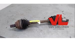 Gebruikte Aandrijfas links-voor Ford Focus C-Max 1.8 16V Prijs € 24,50 Margeregeling aangeboden door Van Leeuwen Auto Onderdelen