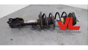 Begagnade Stötdämpare, vänster fram Ford Fiesta 6 (JA8) 1.4 16V Pris € 35,00 Marginaltabell erbjuds av Van Leeuwen Auto Onderdelen