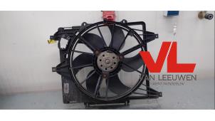 Begagnade Kylfläktshus Renault Clio II (BB/CB) 1.6 16V Pris € 29,50 Marginaltabell erbjuds av Van Leeuwen Auto Onderdelen