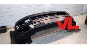 Nya Främre stötfångare Volkswagen Transporter T5 Pris € 187,55 Inklusive moms erbjuds av Van Leeuwen Auto Onderdelen