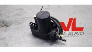 Gebruikte Deurvergrendeling Vacuumpomp Elektrisch Volvo V40 (VW) 2.0 16V Prijs € 41,00 Margeregeling aangeboden door Van Leeuwen Auto Onderdelen