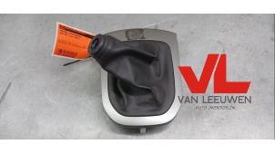 Gebruikte Versnellingspookhoes Kia Rio III (UB) 1.2 CVVT 16V Prijs € 15,00 Margeregeling aangeboden door Van Leeuwen Auto Onderdelen