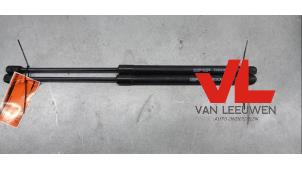 Begagnade Set med gasfjädrar för bagage Kia Rio III (UB) 1.2 CVVT 16V Pris € 20,00 Marginaltabell erbjuds av Van Leeuwen Auto Onderdelen