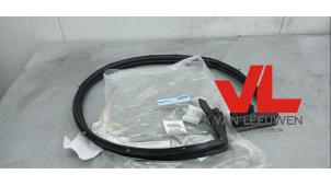 Nya Dörrtätning, 4-dörrars, vänster bak Fiat Ducato Pris € 78,65 Inklusive moms erbjuds av Van Leeuwen Auto Onderdelen