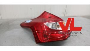 Gebruikte Achterlicht links Ford Focus 3 1.0 Ti-VCT EcoBoost 12V 125 Prijs € 75,00 Margeregeling aangeboden door Van Leeuwen Auto Onderdelen