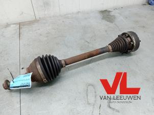 Używane Os napedowa lewy przód Volkswagen Caddy III (2KA,2KH,2CA,2CH) 2.0 Ecofuel Cena € 85,00 Procedura marży oferowane przez Van Leeuwen Auto Onderdelen