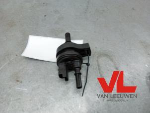 Używane Zawór prózniowy Citroen C4 Cactus (0B/0P) 1.2 PureTech 110 12V Cena € 14,00 Procedura marży oferowane przez Van Leeuwen Auto Onderdelen