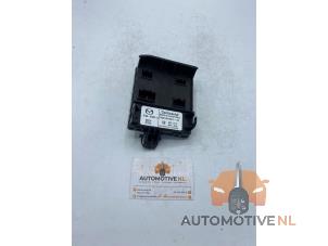 Begagnade Dator , karosskontroll (BCM) Mazda 2 (DJ/DL) 1.5 SkyActiv-G 90 Pris € 75,00 Marginaltabell erbjuds av AutomotiveNL Oss