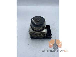 Begagnade ABS-pump Ford Transit Connect 1.8 TDCi 110 Pris € 85,00 Marginaltabell erbjuds av AutomotiveNL Oss