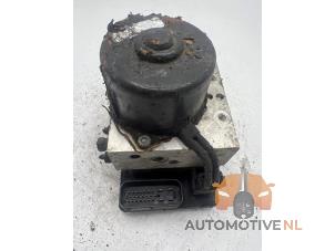 Używane Pompa ABS Toyota Corolla (E12) 1.4 16V VVT-i Cena € 40,00 Procedura marży oferowane przez AutomotiveNL Oss