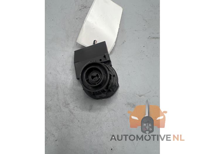 Tändningslås från en Volkswagen Polo V (6R) 1.4 TDI DPF BlueMotion technology 2014