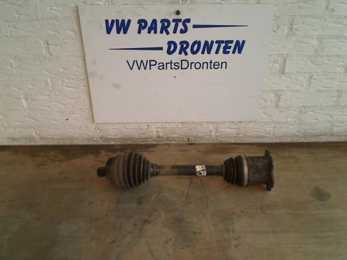 Drivaxel, vänster fram från en Volkswagen Sharan (7M8/M9/M6) 2.0 TDI 2006