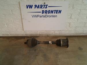 Gebruikte Aandrijfas links-voor Volkswagen Sharan (7M8/M9/M6) 2.0 TDI Prijs op aanvraag aangeboden door VW Parts Dronten